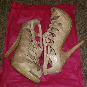 Nude Womens 8.5 Snakeskin Shoedazzle High Heels